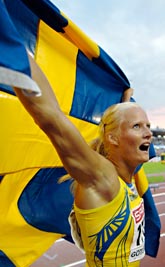 Carolina Klüft var lycklig efter sin seger i sjukampen. Foto: Eric Feferberg/PrB