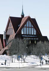 Kiruna kyrka är en av de byggnader som kan skadas om det blir sprickor i marken. Foto: Sven Nackstrand/Scanpix