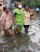 Regner har dränkt den över den indiska staden Mumbai. Foto: Rajesh Nirgude/Scanpix