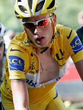 Mikael Rasmussen från Danmark fick inte fortsätta i tävlingen Frankrike runt. Foto: Christophe Ena/ Scanpix