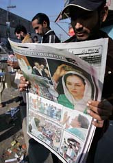 Benazir Bhuttos död har gjort att hela Pakistan råkat i kris. Många undrar om det kommer att bli några val till parlamentet efter mordet. Foto: Scanpix