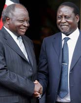 Mwai Kibaki och Raila Odinga bildar regering tillsammans i Kenya. Foto: Khalil Senosi/Scanpix