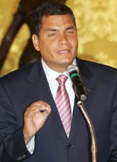 Ecuadors ledare Rafael Correa är arg för att colombianska militärer gått in i Ecuador. Foto: Martin Mejia/Scanpix