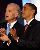 Barack Obama och vicepresidentkandidaten Joe Biden. Foto: Ron Edmonds/Scanpix
