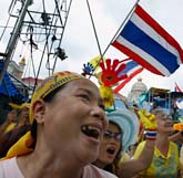 Demonstrationerna fortsätter i Thailand. Militären håller ordning i Bangkok. Foto: AP foto/Ed Wray/Scanpix