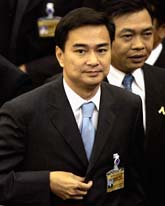 Abhisit Vejjajiva är ny premiärminister i Thailand. Foto: Apicharta Weerawone/Scanpix