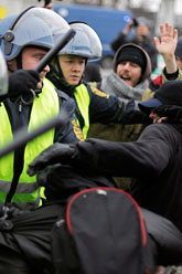 Poliserna grep över tusen demonstranter. Foto: Jens Dresling/Scanpix