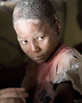 Ett barn  har räddats efter jordskalvet på Haiti. Foto: Ivanoh Demers/AP/Scanpix