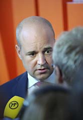 Fredrik Reinfeldt berättar om Alliansens valmanifest. Foto: Fredrik Sandberg/Scanpix