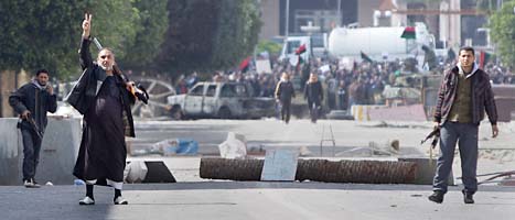 Protesterna mot Gaddafi fortsätter. Foto: Ben Curtis/Scanpix