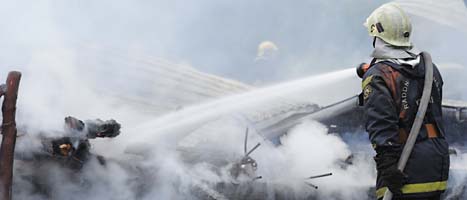 Blixten slog ner och satte igång en brand. Foto: Mikael Fritzon/Scanpix