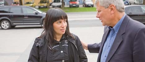 Rosanna Dinamarca tillsammans med Vänsterpartiets ledare Lars Ohly. Foto: Sebastian Lamotte/Scanpix