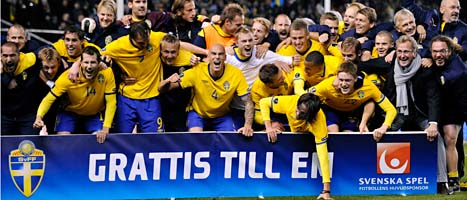 Spelarna jublar över segern mot Holland. Foto: Anders Wiklund/Scanpix