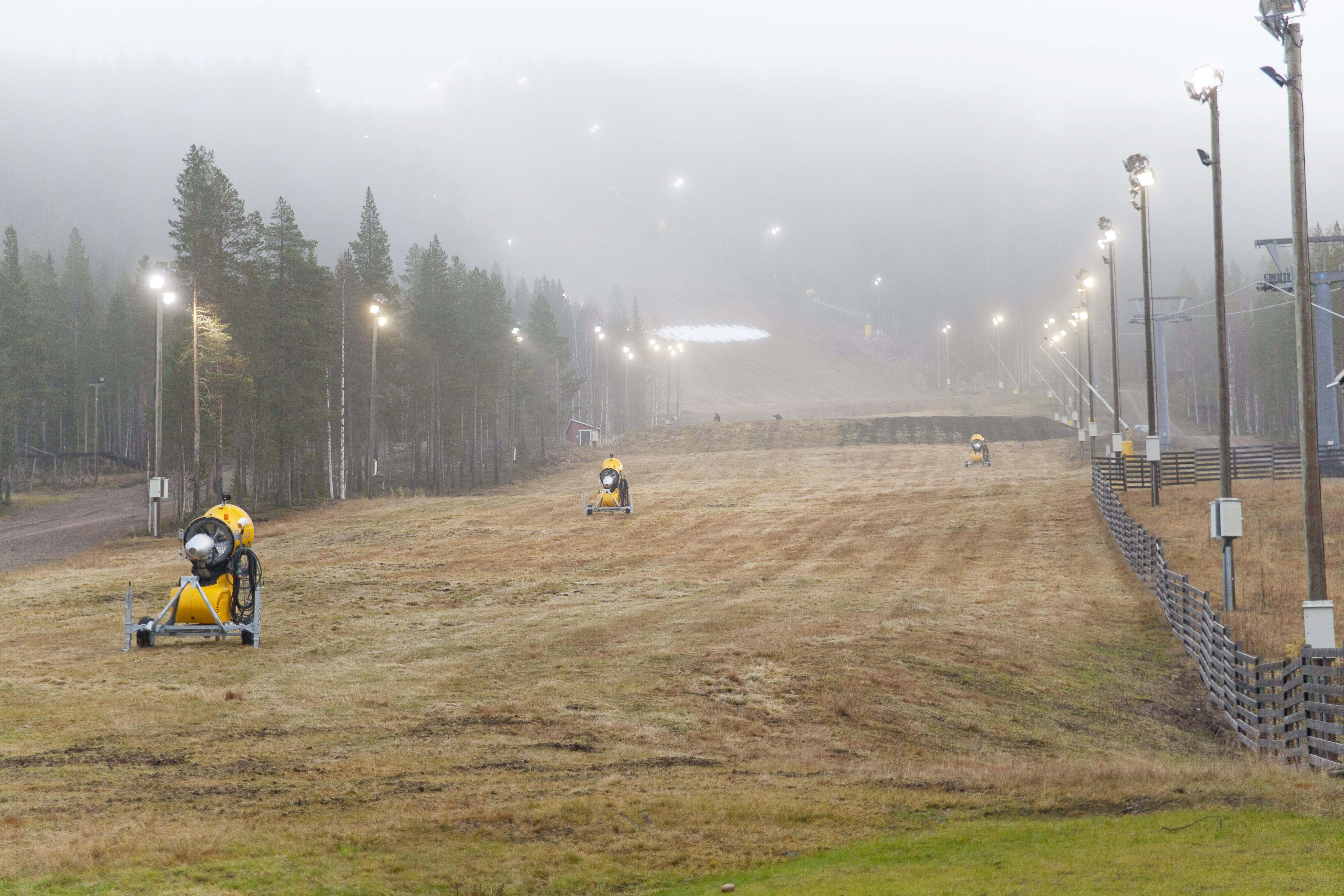 Ingen snö i de finska skidbackarna. Foto: Janne Koskenniemi/Scanpix