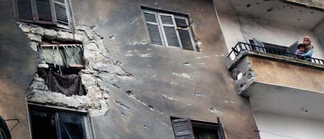 Bombningarna av staden Homs fortsätter. På måndagen dödades människor som försökte fly från staden. Foto: Rodrigo Abd/AP/Scanpix