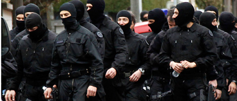 En grupp franska elit-poliser var i Toulouse för att gripa den misstänkte mördaren. Foto: Bob Edme/Scanpix