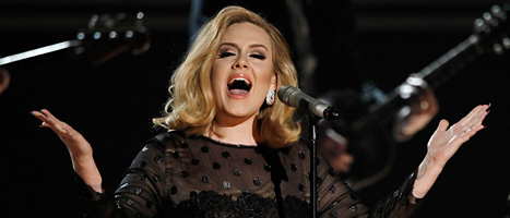 Adele är sjunger på Grammy-galan. Foto: Matt Sayles/Scanpix