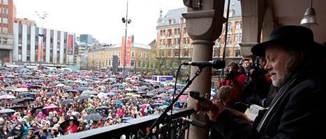 Massor av norrmän ville sjunga i protest mot massmördaren Breivik.
Foto: Kyrre Lien/Scanpix