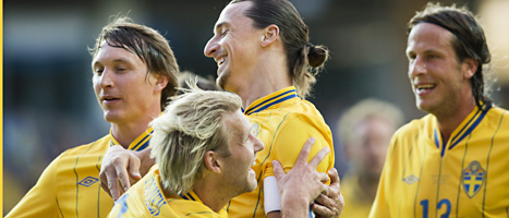 Ola Toivonen tackar Zlatan för det läckra målpasset. Foto: Björn Larsson Rosvall/Scanpix