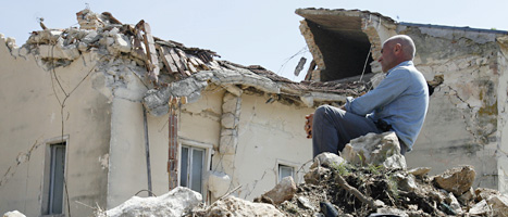 Så här såg det ut efter jordbävningen i Italien 2009. Foto: Alessandro Tarantino/Scanpix.