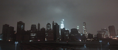 Manhattan i New York har drabbats av strömavbrott. Flera miljoner människor har inte någon el. FOTO: Bebeto Matthews/AP/Scanpix