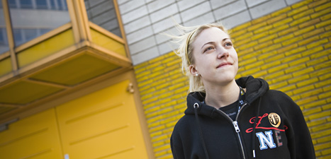 Emelie Lindström är världens bästa innebandyspelare. Hon får priset för andra gången. Foto: Marc Femenia/Scanpix