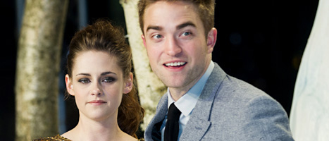 Skådespelarna Kristen Stewart och Robert Pattinson har huvudrollerna i Twilight-filmerna. Foto: Markus Schreiber/AP/Scanpix