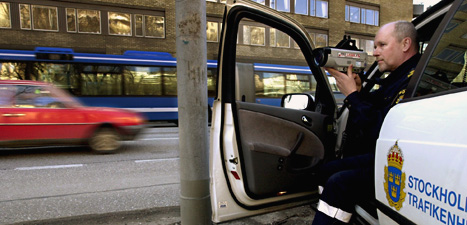 Många bilar kör för fort på vägarna. Foto: Tomas Oneborg/Scanpix.
