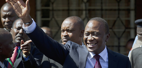 Uhuru Kenyatta vann valet i Kenya trots att han är misstänkt för brott mot mänskligheten. Foto: Ben Curtis/Scanpix.