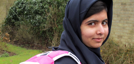 Malala på väg till sin nya skola. Foto: Scanpix.