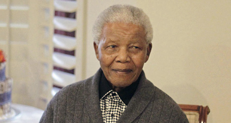 94-årige Nelson Mandela vårdas på sjukhus. Foto: Schalk van Zuydam/Scanpix.