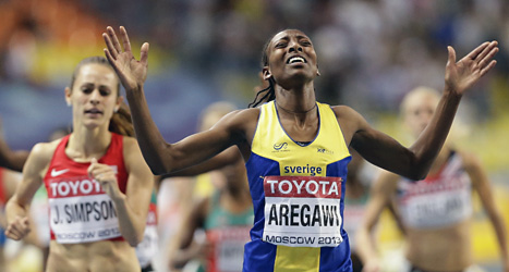 Abeba Aregawi jublar när hon går i mål som världsmästare. Foto: Anja Niedringshaus /Scanpix