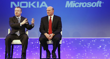 Nokias chef Stephen Elop och Microsofts chef Steve Ballmer. Foto: Alistair Grant/Scanpix.