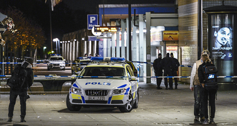 Fyra unga män skadades av skott i Tensta i Stockholm.
Foto: Pontus Lundahl/TT.