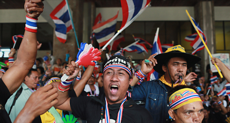 Arga demonstranter vill tvinga Thailands regering att sluta.
Foto: Wason Wanichakorn/TT.