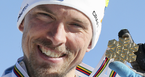 Johan Olsson med sin VM-medalj. Foto: Arando Trovati / TT