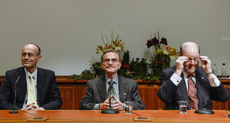 I kväll får de sina priser. Nobelpristagarna på bilden är Thomas C Südhof, Randy W Schekman och James E Rothman. 
De delar på priset i medicin.