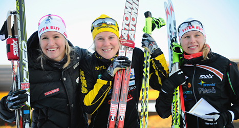 Hanna Falk, i mitten, vann guldet i sprint på skid-SM.
Foto: Fredrik Sandberg/TT.