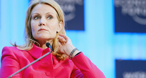 Helle Thorning-Schmidt kan fortsätat som statsminister i Danmark. Men hennes regering blir svagare. Foto: Laurent Gillieron /TT