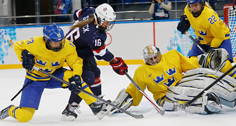 Sveriges målvakt Valentina Wallner spelade bra men det räckte inte. Damkronorna förlorade semifinalen i OS. Foto: Petr David Josek /AP /TT.