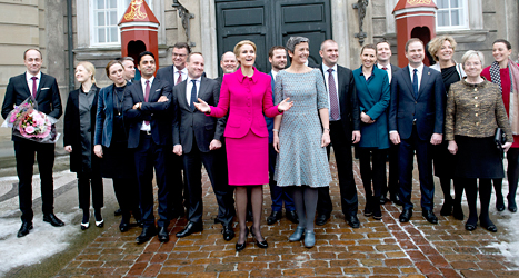 Statsminister Helle Thorning-Schmidt visar upp Danmarks nya regering.
Foto: Keld Navntoft/TT.