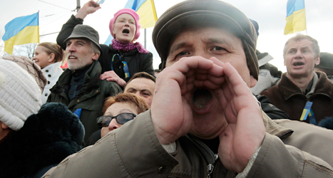 De som protesterade fick som de ville. Ukrainas president har tvingats sluta. Foto: Sergei Chuzavkov /AP /TT.