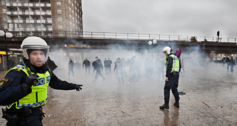 I december attackerade nazister en fredlig demonstration i Kärrtorp i Stockholm. Foto: TT