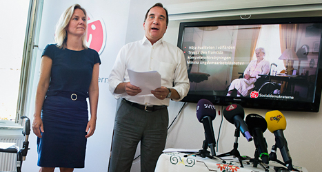 Socialdemokraterna Stefan Löfven och Magdalena Andersson berättar om det nya förslaget. Foto: Jonas Ekströmer /TT