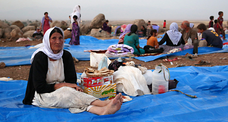 En kvinna som flytt från gruppen IS i Irak till ett läger i Syrien. Minst 50 tusen människor har tvingats fly från IS. Foto: Khalid Mohammed /TT