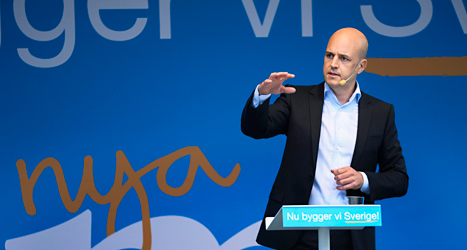 Moderaternas ledare Fredrik Reinfeldt höll sitt sommartal på Norrmalmstorg i Stockholm. Foto: Pontus Lundahl /TT