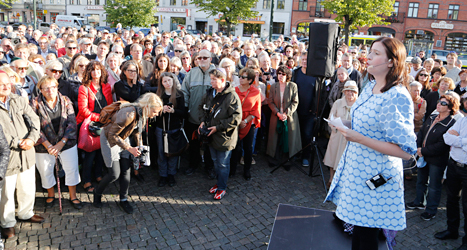 Demokratiminister Birgitta Ohlsson talar vid mötet till stöd för judarna. Foto: Stig-Åke Jönsson /TT