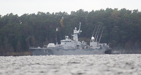 Ett svenskt krigsfartyg i Stockholms skärgård. Foto: Fredrik Sandberg/TT.