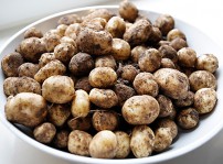 Färskpotatis i en skål.