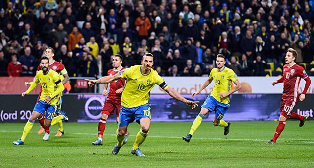 Zlatan Ibrahimovic jublar efter sitt mål.